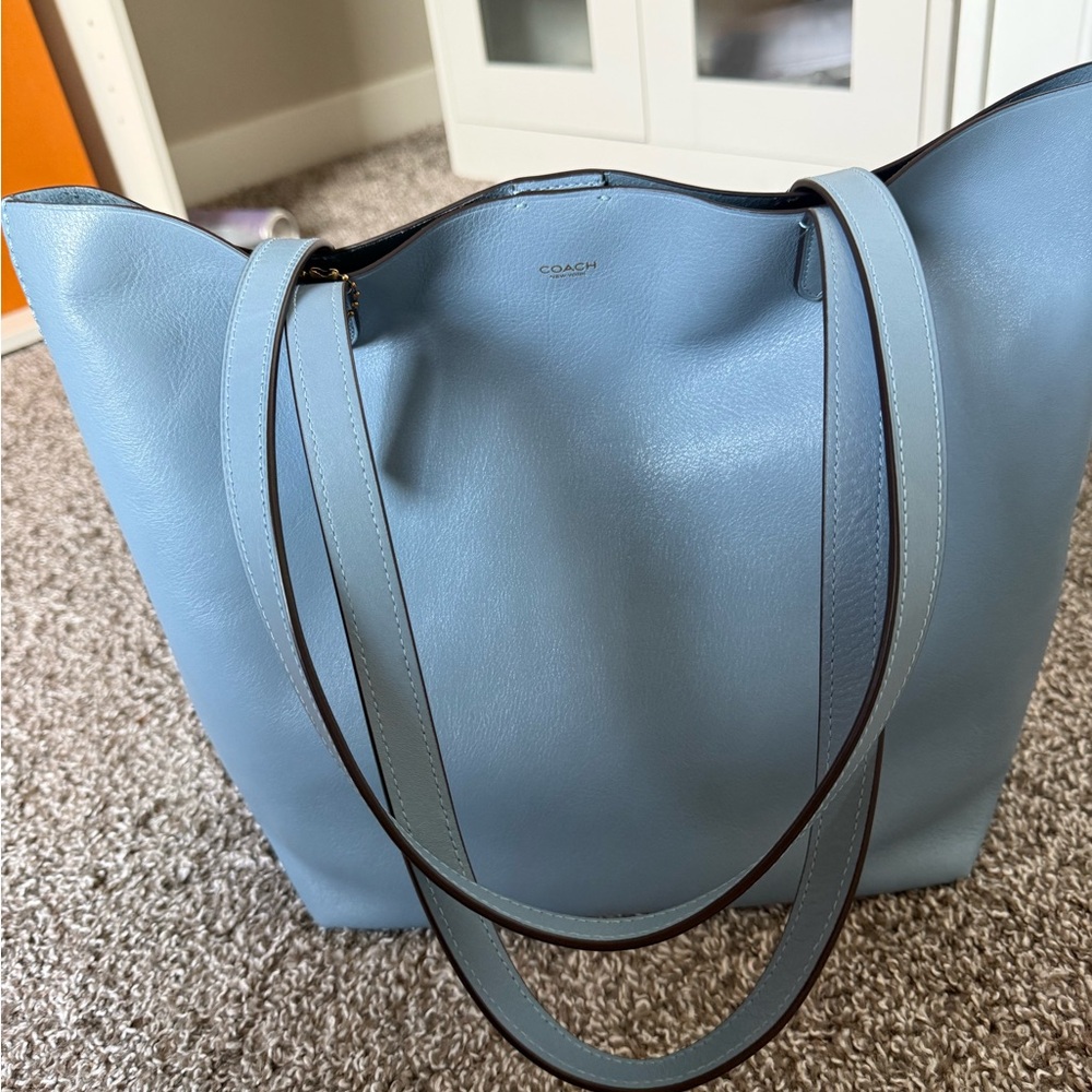 Coach Manhattan Tote Bluebell - Picture 9 of 12